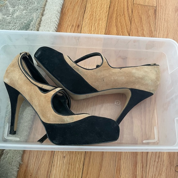 Whbm suede tan and black heels - Picture 3 of 3